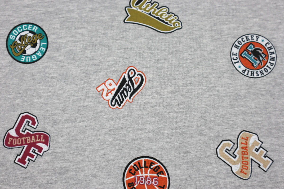Sweatshirt Stoff College Patches by Qjutie - Image 4